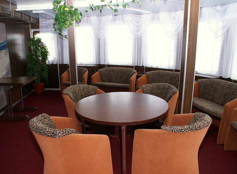 Музыкальный салон теплоход