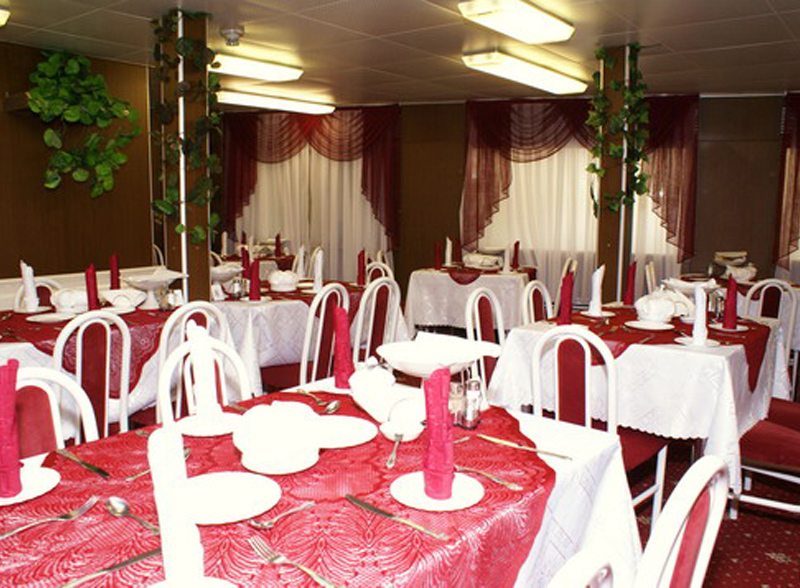 Ресторан на главной палубе теплоход